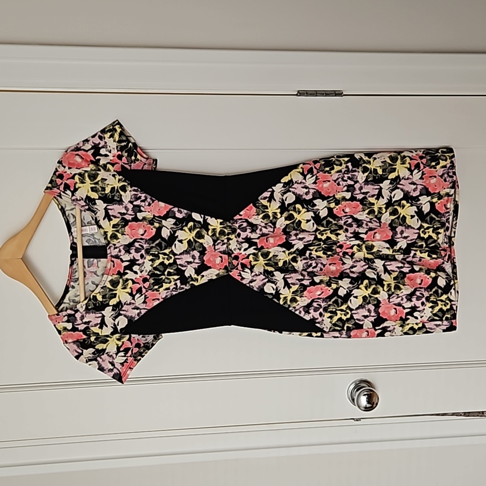 🛍 2/$25 Xhilaration Floral Dress